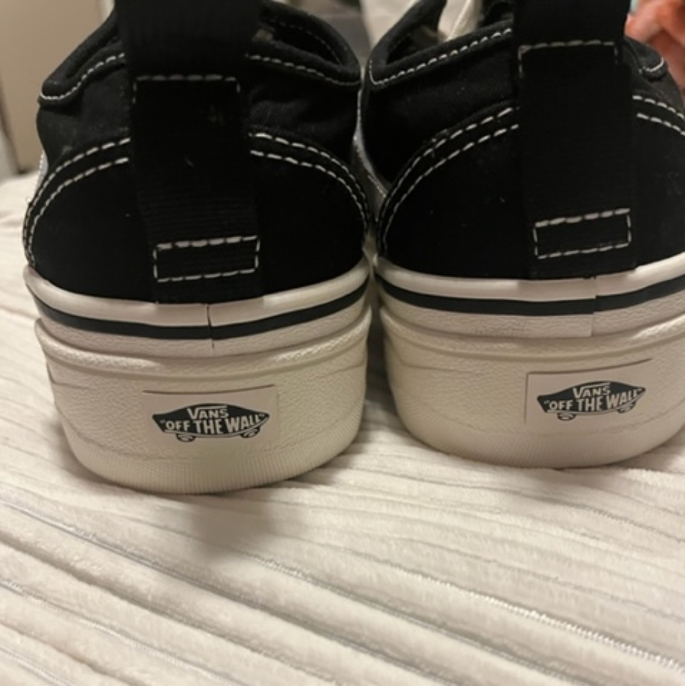 a nice pair of vans shoes